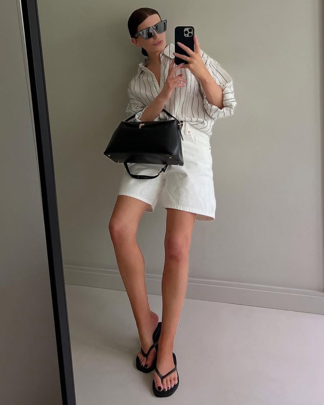 @honeybelleworld shows an onyx pedicure