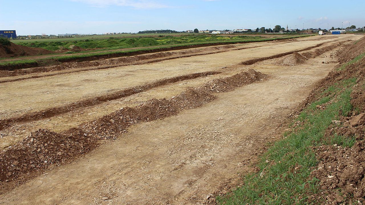 The Neolithic cemetery at Fleury-sur-Orne was discovered by aerial photographs in the 1960s. The French National Institute for Preventive Archaeological Research (Inrap) has led a major "rescue excavation" there since 2014, ahead of planned construction work.
