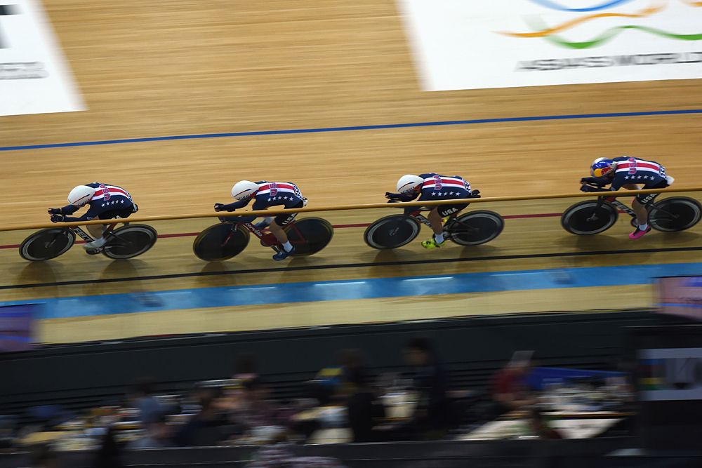 The USA women defend their team pursuit title