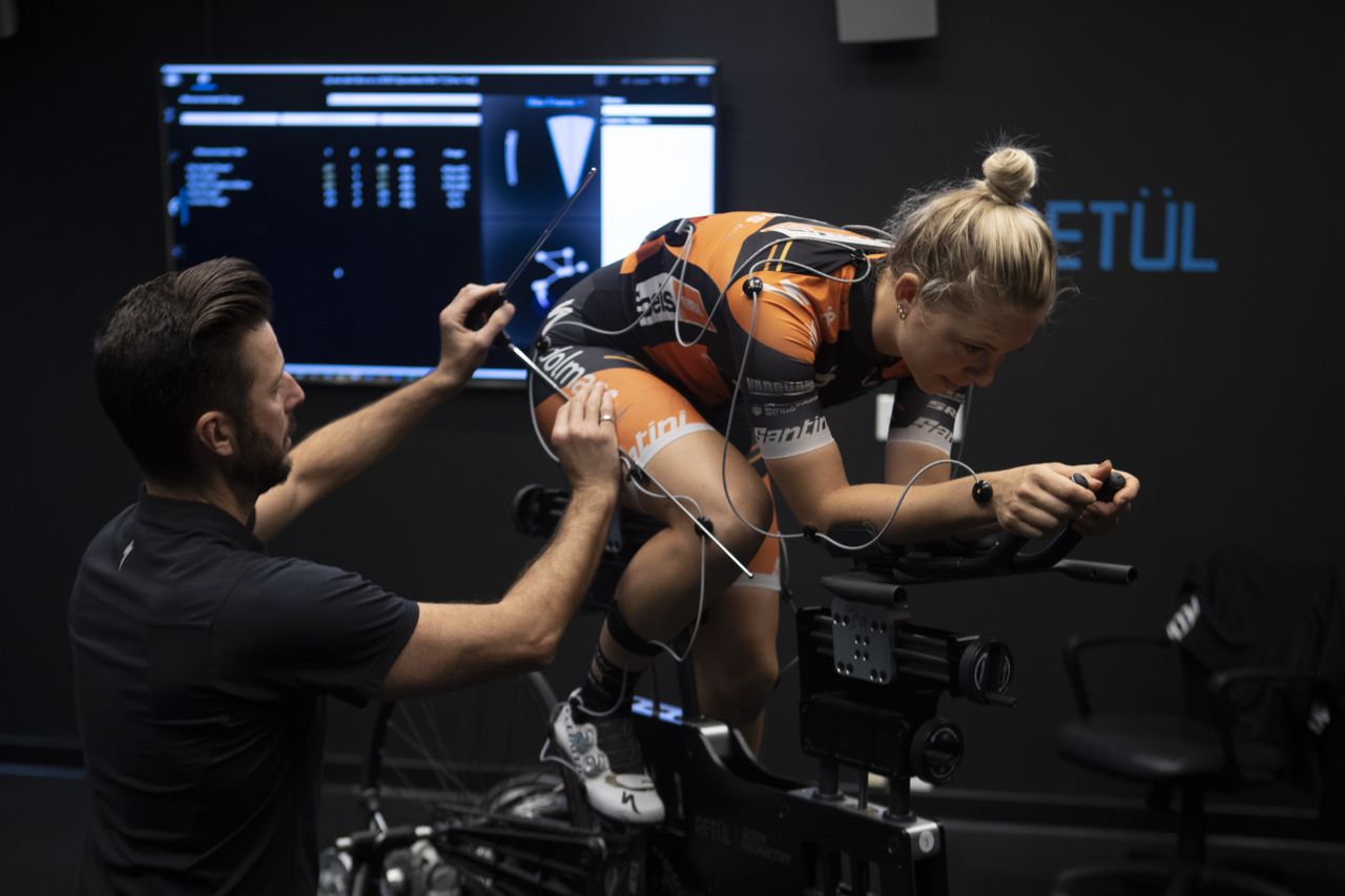 Jip van den Bos (Boels Dolmans) receives a Ret&uuml;l bike fit and Specialized's headquarters in Morgan Hill, California