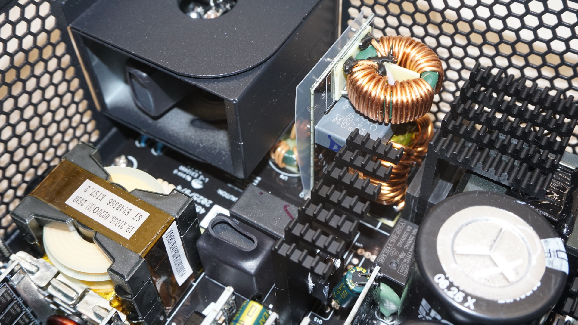 Lian Li RS1200G ATX 3.1