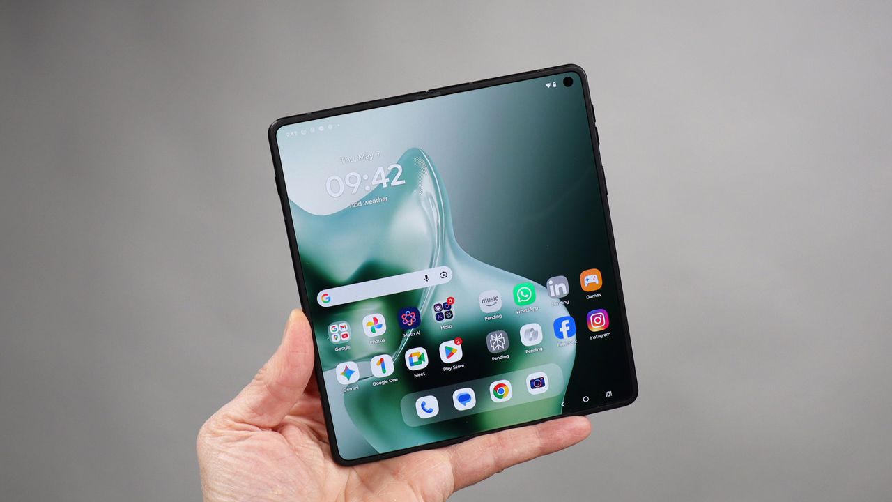 I've spent a week reviewing the Motorola Razr Fold 2026 and think it's a good foldable flagship start, but I have some notes