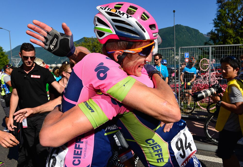 Sacha Modolo (Lampre-Merida) hugs a teammate after winning stage 17