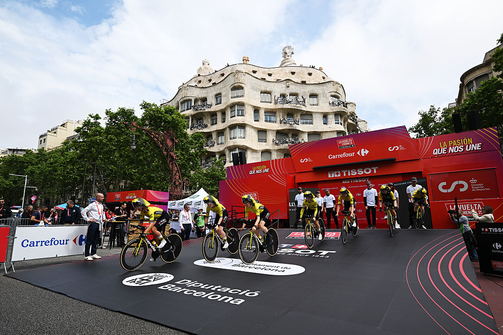 BARCELONA SPAIN MAY 04 A general view of Marianne Vos of Netherlands Pauline FerrandPrevot of France Femke de Vries of Netherlands Marion Bunel of France Maud Oudeman of Netherlands Viktoria Chladonova of Slovakia Imogen Wolff of Great Britain and Team Visma Lease a Bike compete during the 11th La Vuelta Femenina 2025 Stage 1 a 81km team time trial stage from Barcelona to Barcelona UCIWWT on May 04 2025 in Barcelona Spain Photo by Szymon GruchalskiGetty Images
