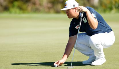 Im lines up his putt