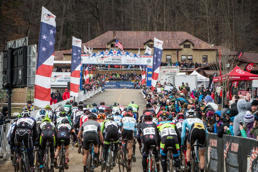 The elite men leave the start