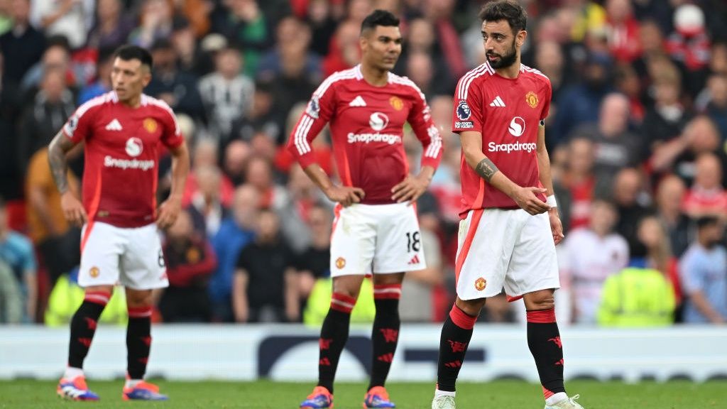 Bruno Fernandes and Casemiro of Manchester United show dejection, after Luis Diaz of Liverpool (not pictured) scores his team&#039;s second goal during the Premier League match between Manchester United FC and Liverpool FC at Old Trafford on September 01, 2024 in Manchester, England. 