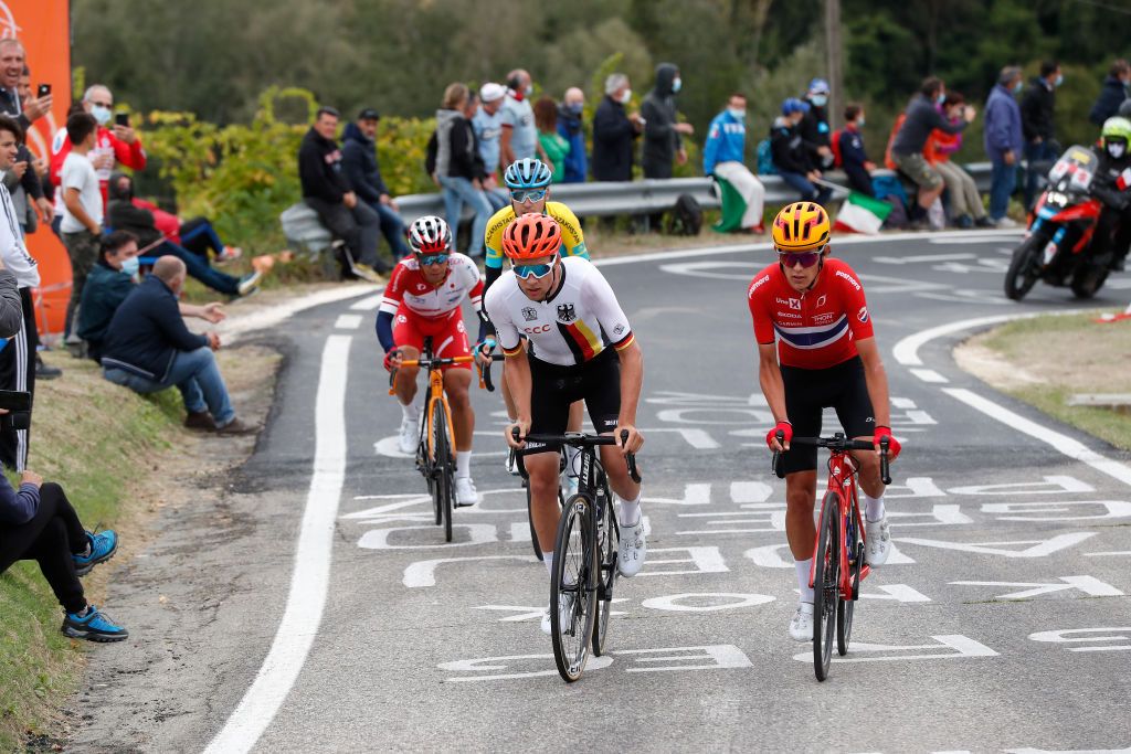 Yukiya Arashiro of Japan / Ulises Alfredo Castillo Soto of Mexico / Torstein Traeen of Norway / Jonas Koch of Germany / Daniil Fominykh of Kazakhstan in the breakaway at the World Championships