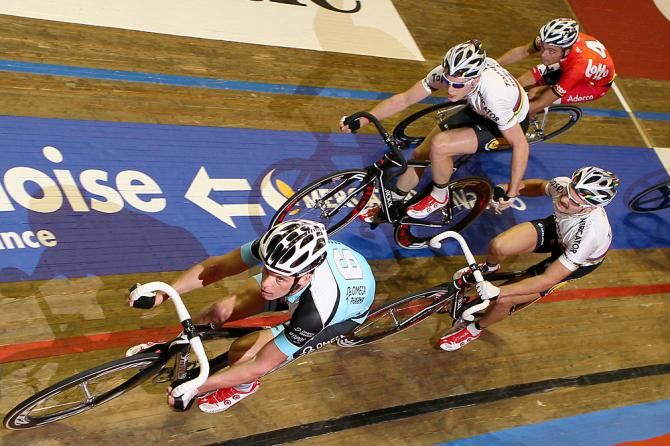 Van Hoecke gets a hand from De Ketele