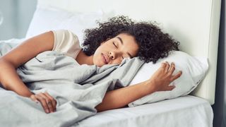 A lady sleeps after taking melatonin gummies