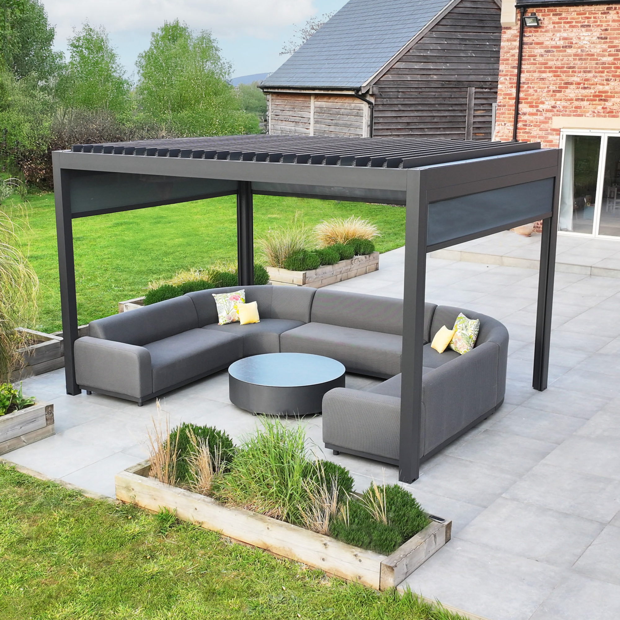 Aluminium pergola with louvred roof design
