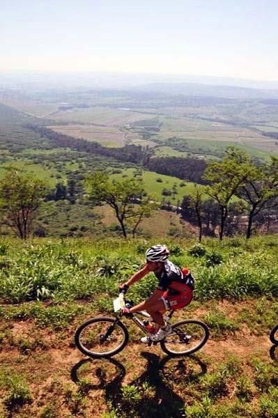 Johnny Kritzinger (DCM) pursues Philip Buys (Garmin adidas)
