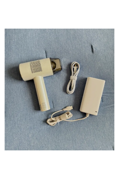 Belle Z., a ‘Marie Claire’ tester, tests the Currentbody Laser Hair Removal Device