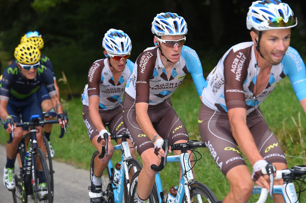 Romain Bardet in the middle of a Mika&euml;l Cherel and Alexis Vuillermoz sandwich