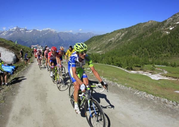 Sylvester Szmyd (Liquigas - Cannondale) did most of the work on the Finestre