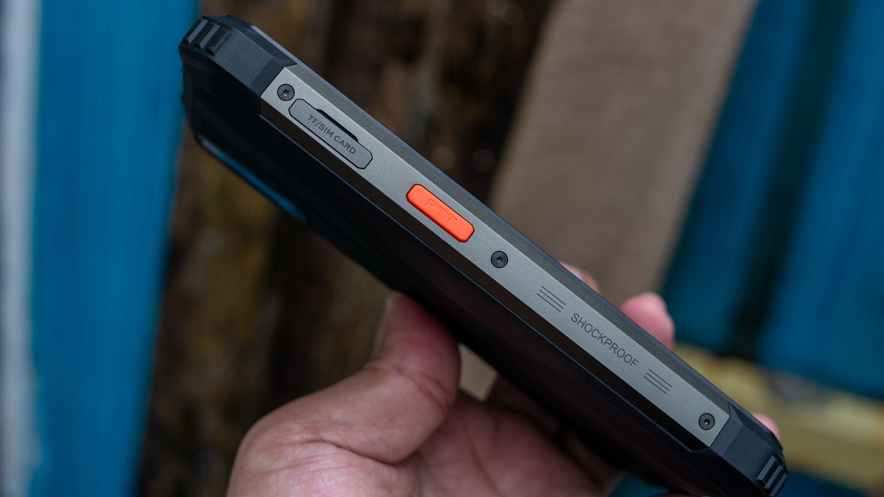 Blackview BV7100 side-button