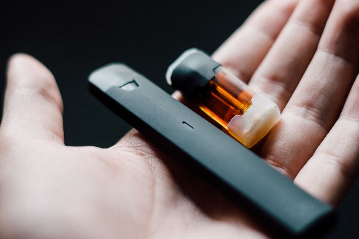 A vape pen and refill pod.