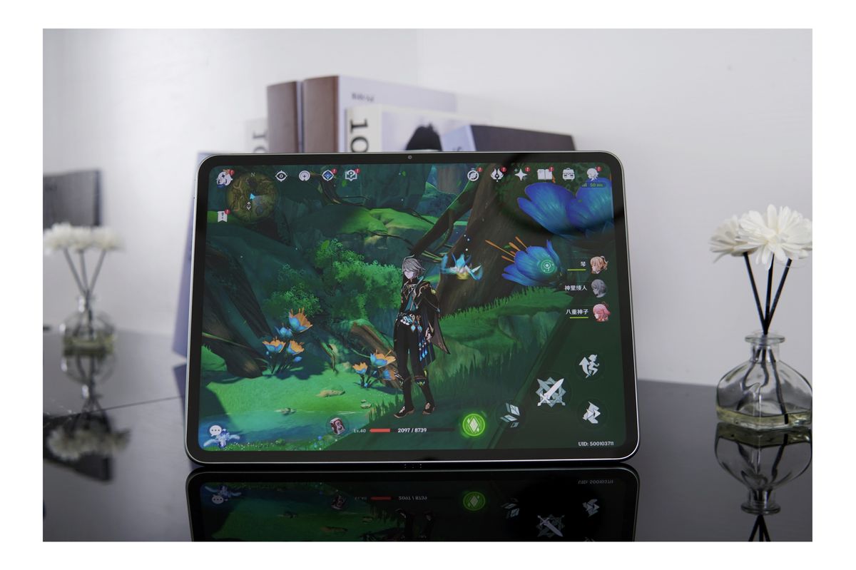 Leaked image of the OnePlus Pad Pro tablet with a video game on the screen