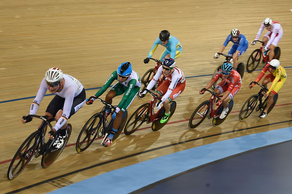 The men's scratch race