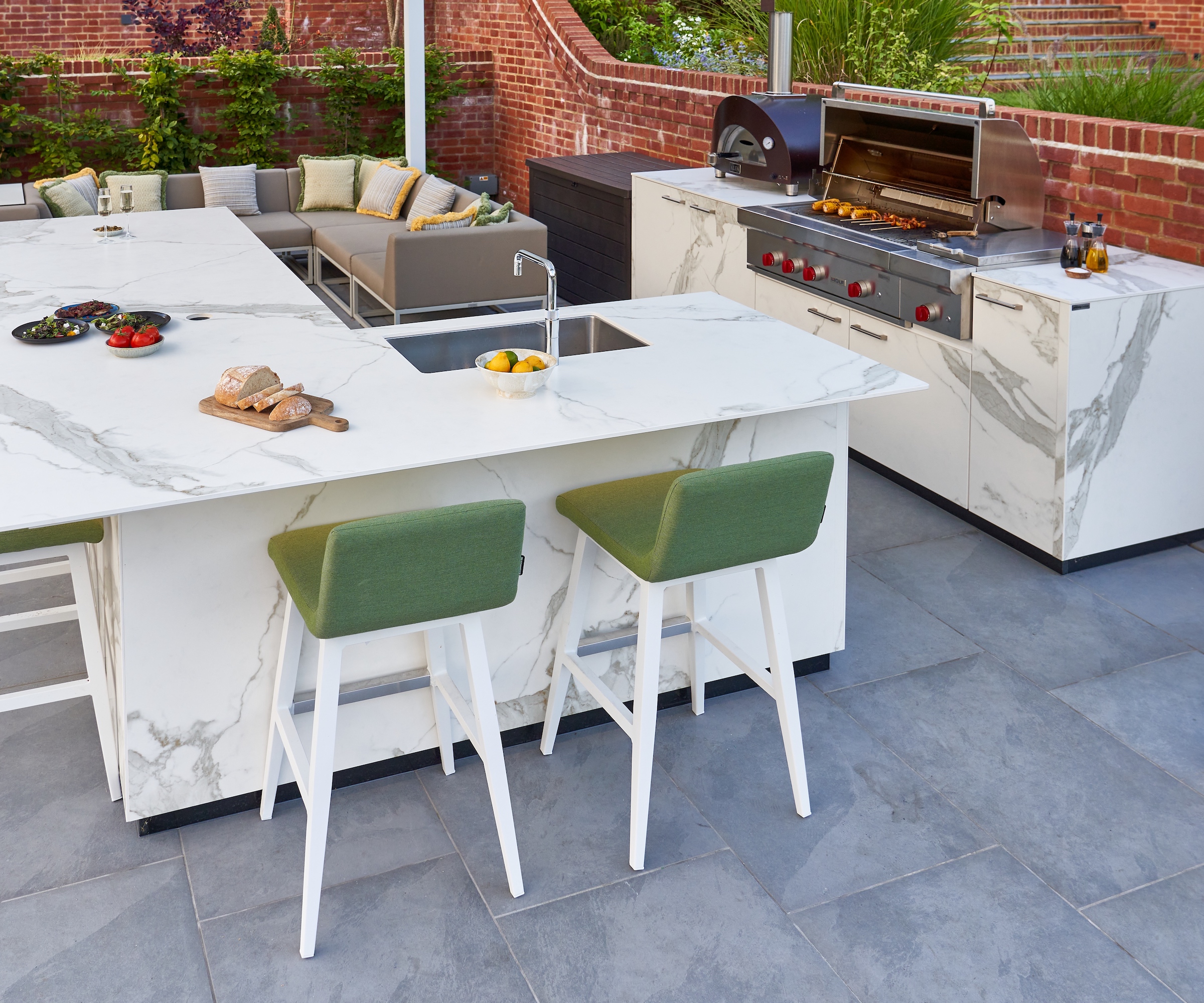 outdoor kitchen with L-shape island and large grill