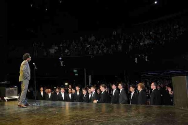 Rahsaan on stage looking at the team
