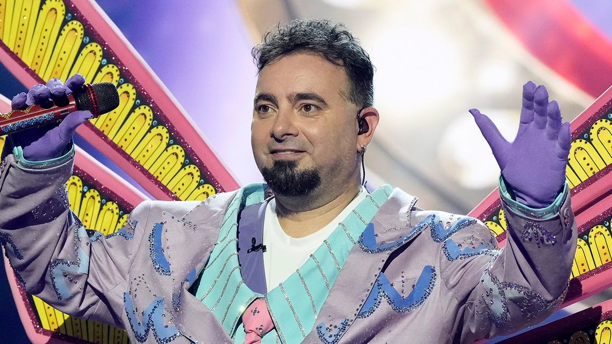 Chris Kirkpatrick (The Masked Singer Hummingbird) unmasked interview -  GoldDerby