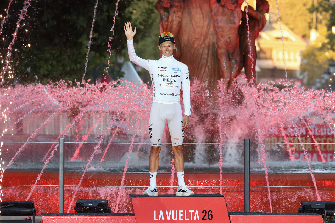 Oscar Onley secures Vuelta white jersey and sixth place overall