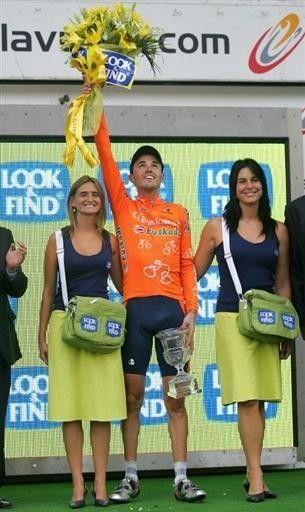 Samuel S&aacute;nchez (Euskaltel-Euskadi) on the podium.