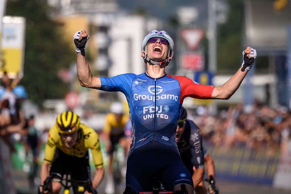 Tour de Suisse: Romain Grégoire holds of