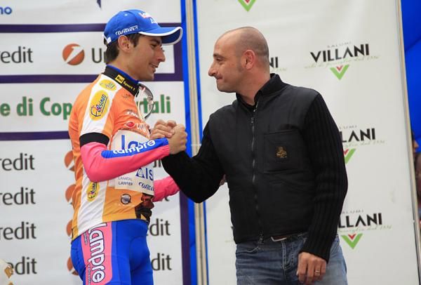 Paolo Bettini congratulates stage 4 winner Diego Ulissi.