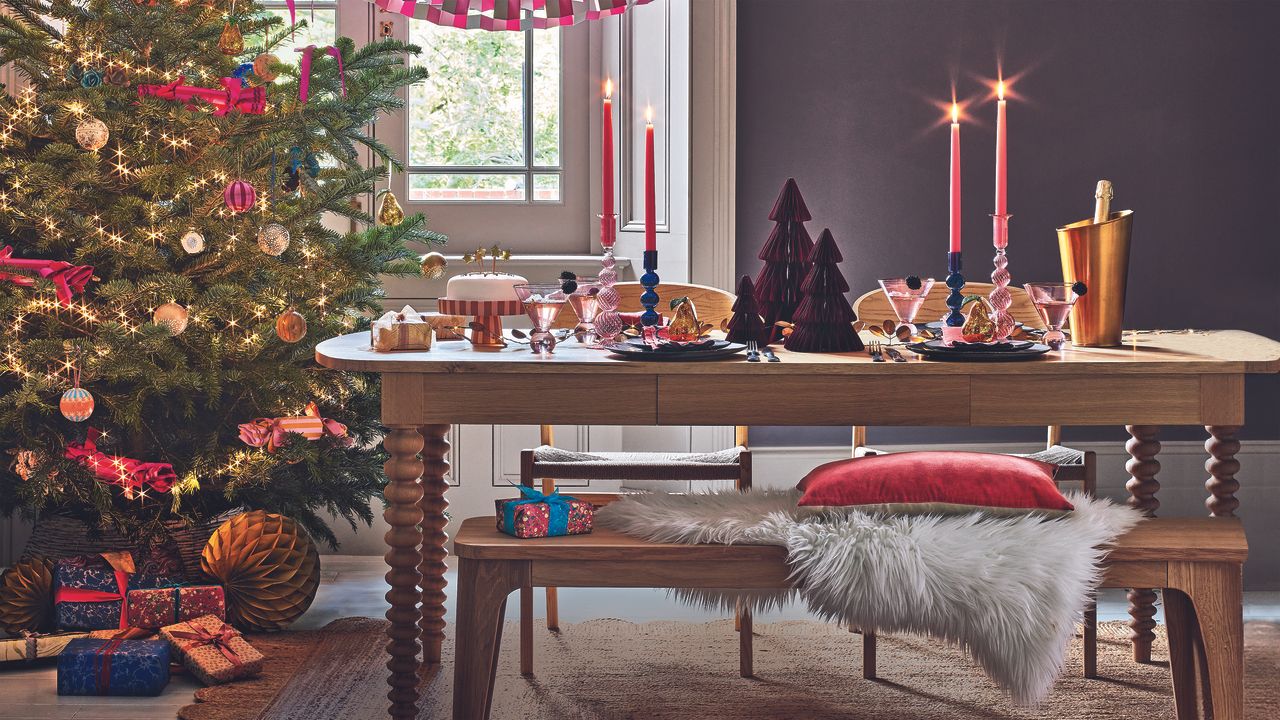 Christmas tablescape ideas with pink candles and tree