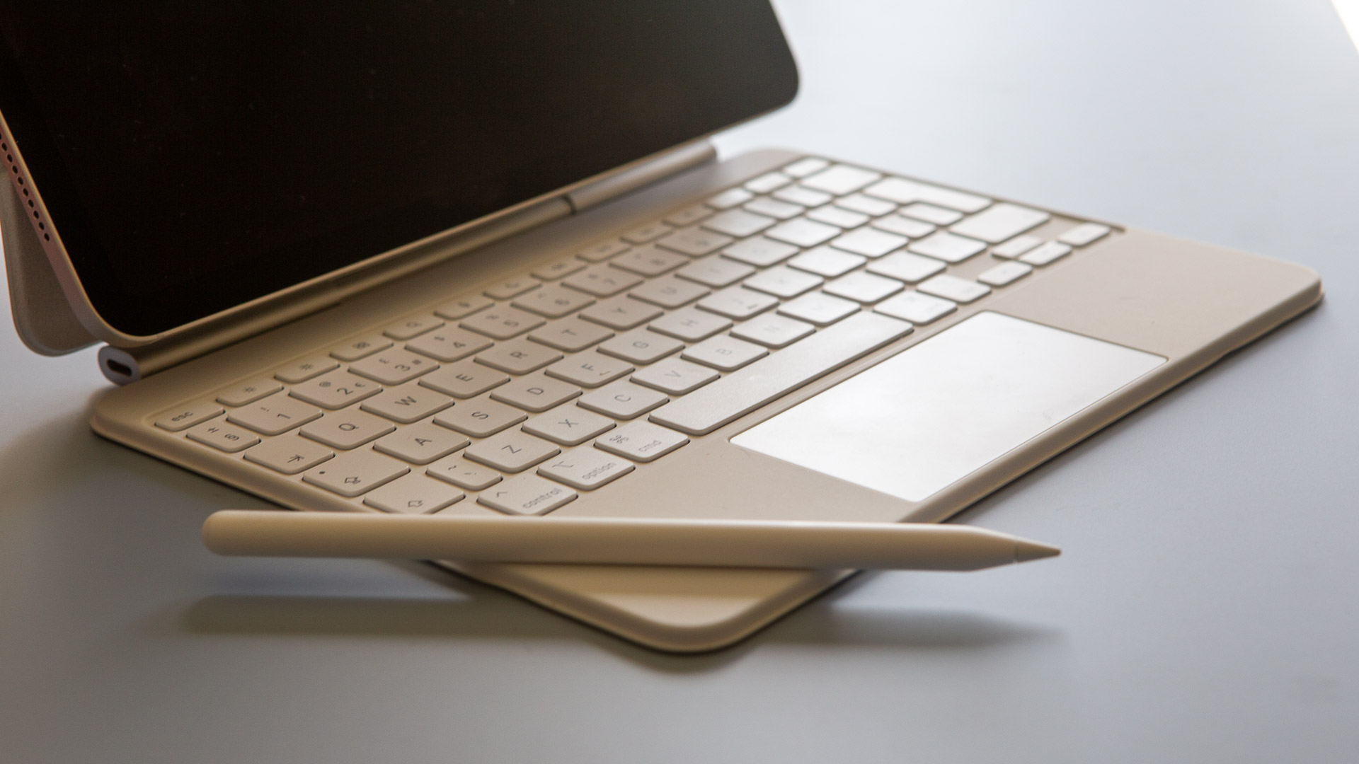 iPad Air M3 Magic Keyboard and Apple Pencil Pro