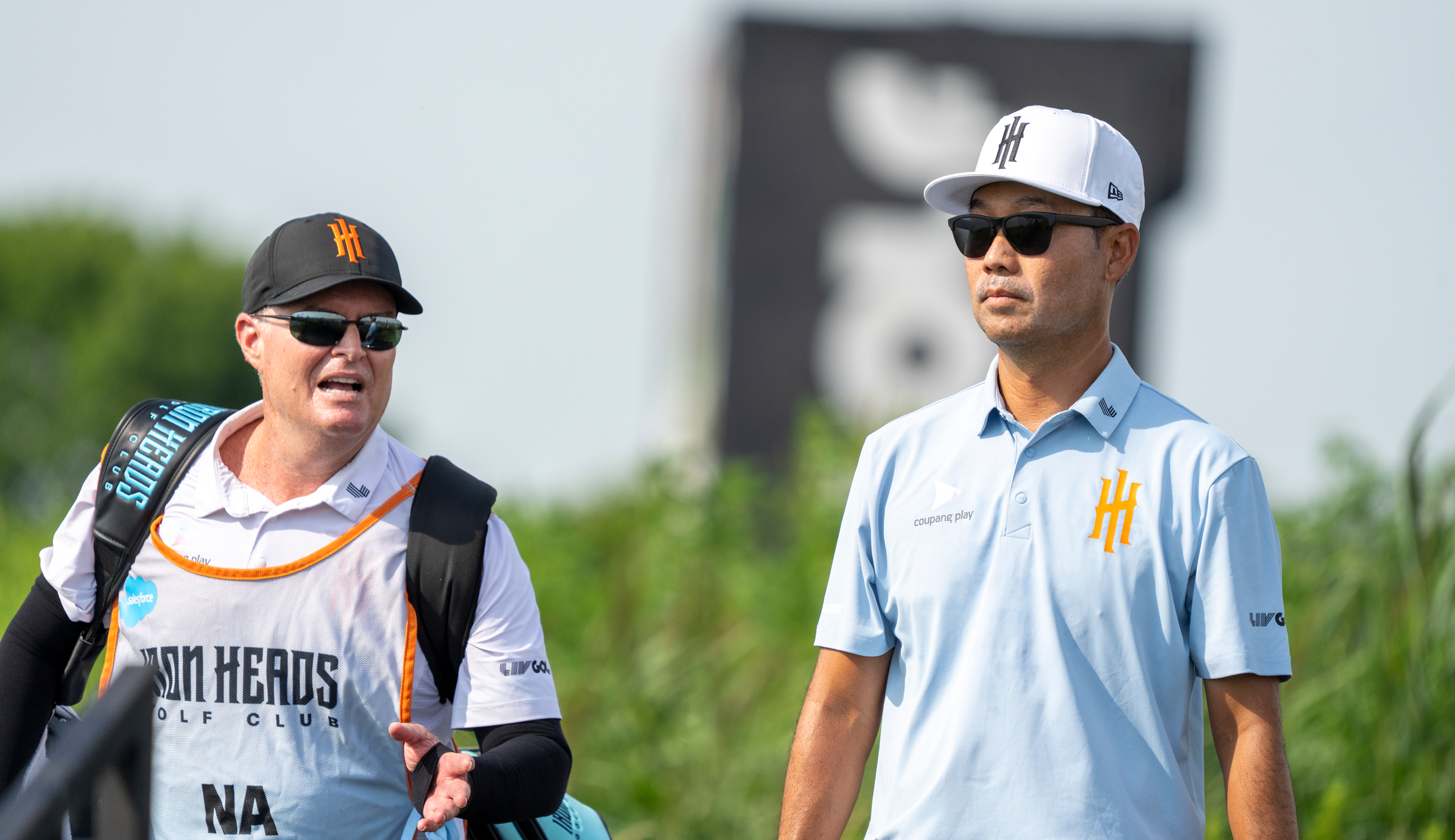 Kevin Na walks with his caddie