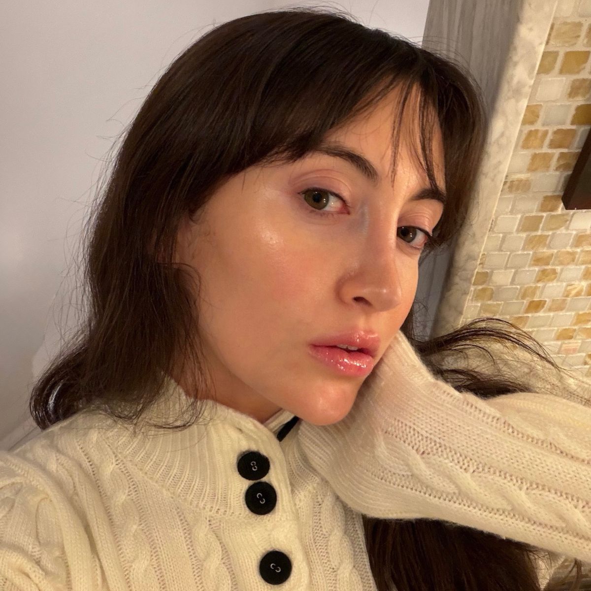 Image of Alyssa Brascia after using Charlotte Tilbury's reformulated Magic Cream.