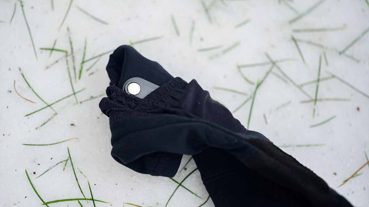 Giro Vulc Lightweight heated gloves battery electrical connection