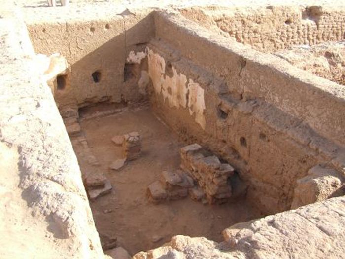 Archaeologists have discovered a 1,700-year-old school, with Greek writings on its walls, at the ancient town of Trimithis at the Dakhla Oasis in the western desert of Egypt.