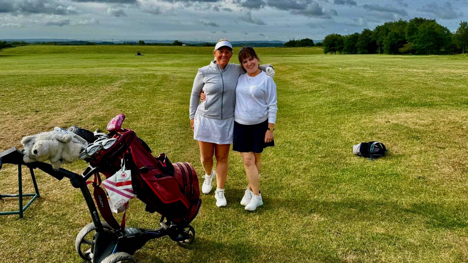 Carly Cummins with her friend and caddie Anna Curcic