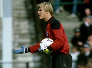 Chris Woods in action for Rangers against Hearts, August 1986