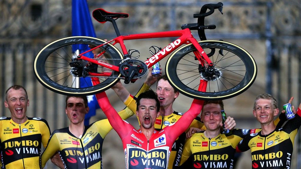 obert Gesink of Netherlands, Sepp Kuss of United States, Primoz Roglic of Slovenia red leader jersey, Nathan Van Hooydonck of Belgium, Sam Oomen of Netherlands and Koen Bouwman of Netherlands and Team Jumbo - Visma celebrate winning on the podium ceremony while lifting his Cervelo bicycle after the 76th Tour of Spain 2021, Stage 21