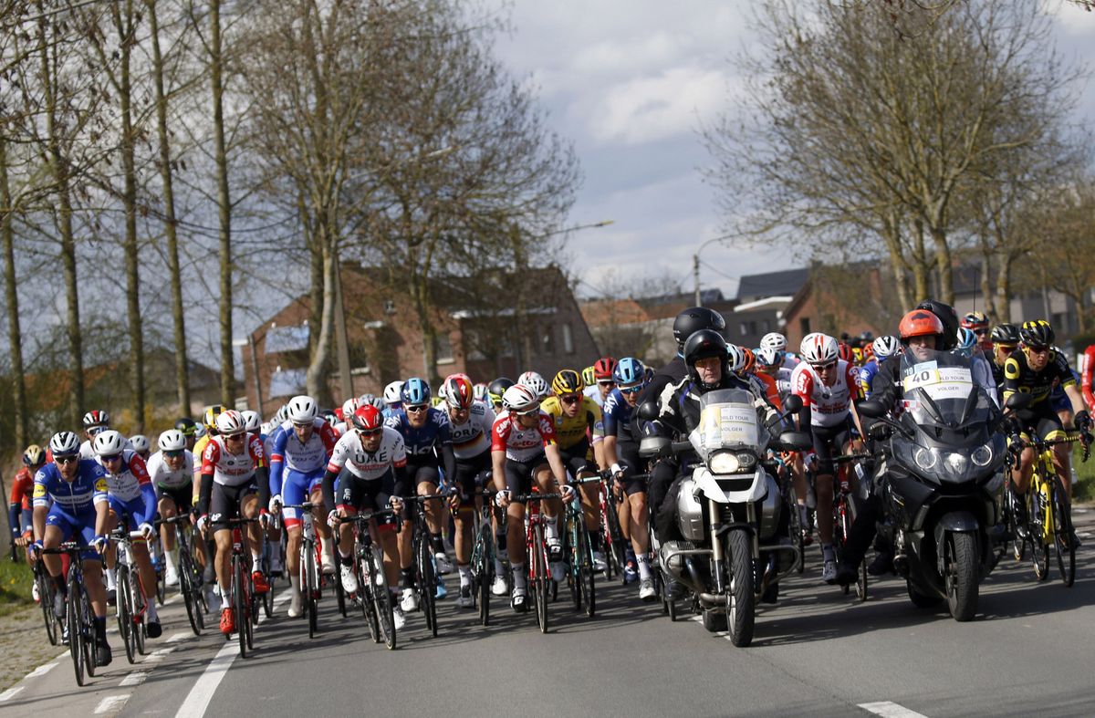 The men are held back after a stoppage to let the breakaway get re-established