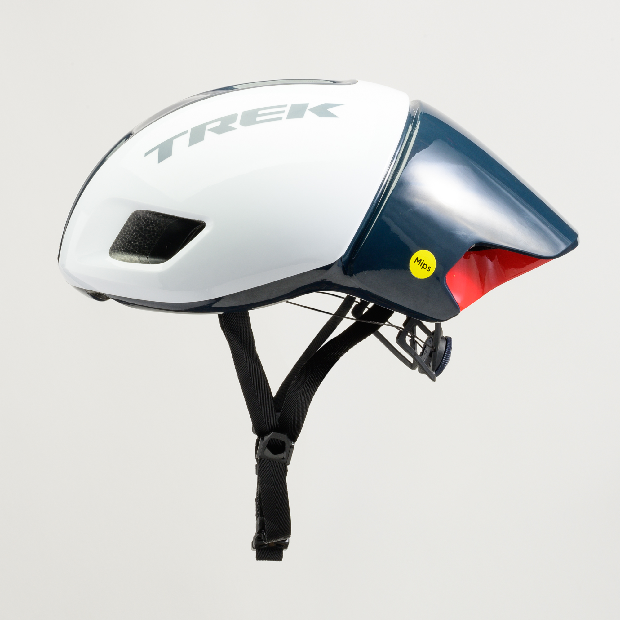 Trek Ballista MIPS on a white background