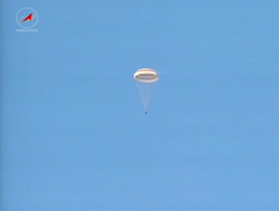 Landing Day Photos: Soyuz Capsule Returns Olympic Torch, Expedition 37 ...