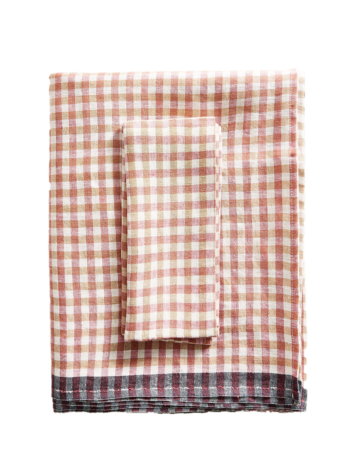 Matching Linen Tablecloth With a Gingham Design