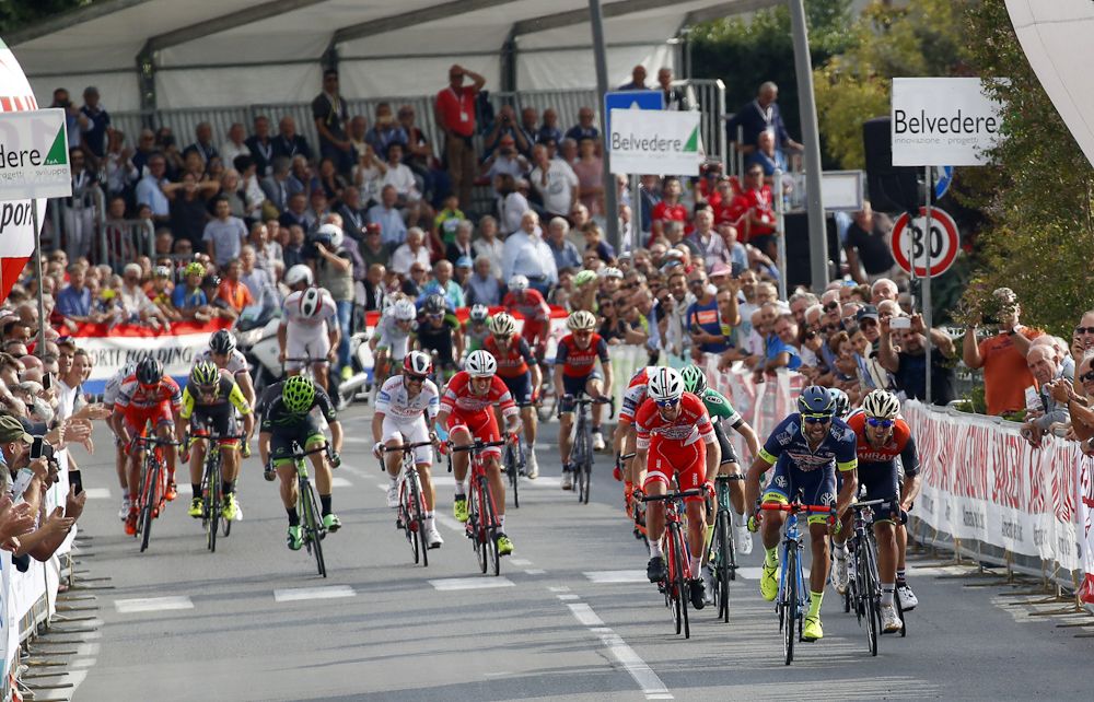 The sprinters close in on the finish of Coppa Sabatini