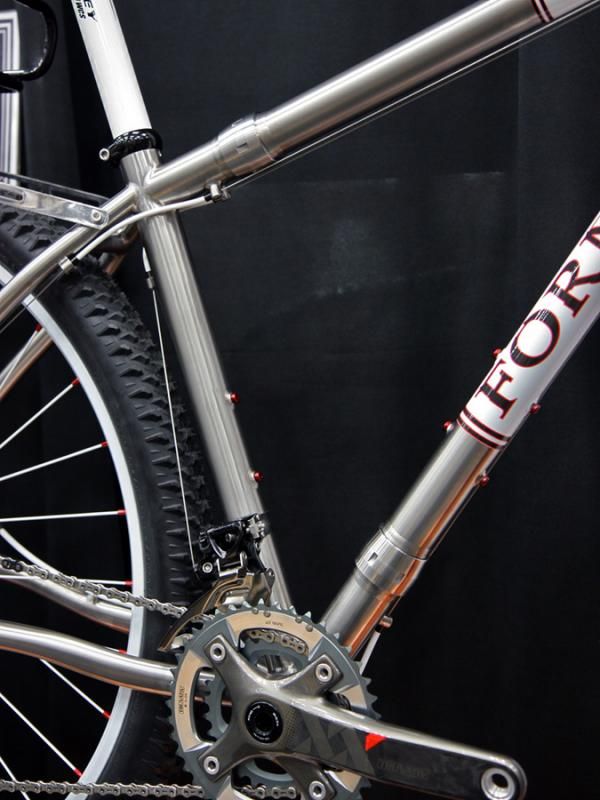 S&amp;S couplers on this Form Cycles titanium bike allow for easier traveling.
