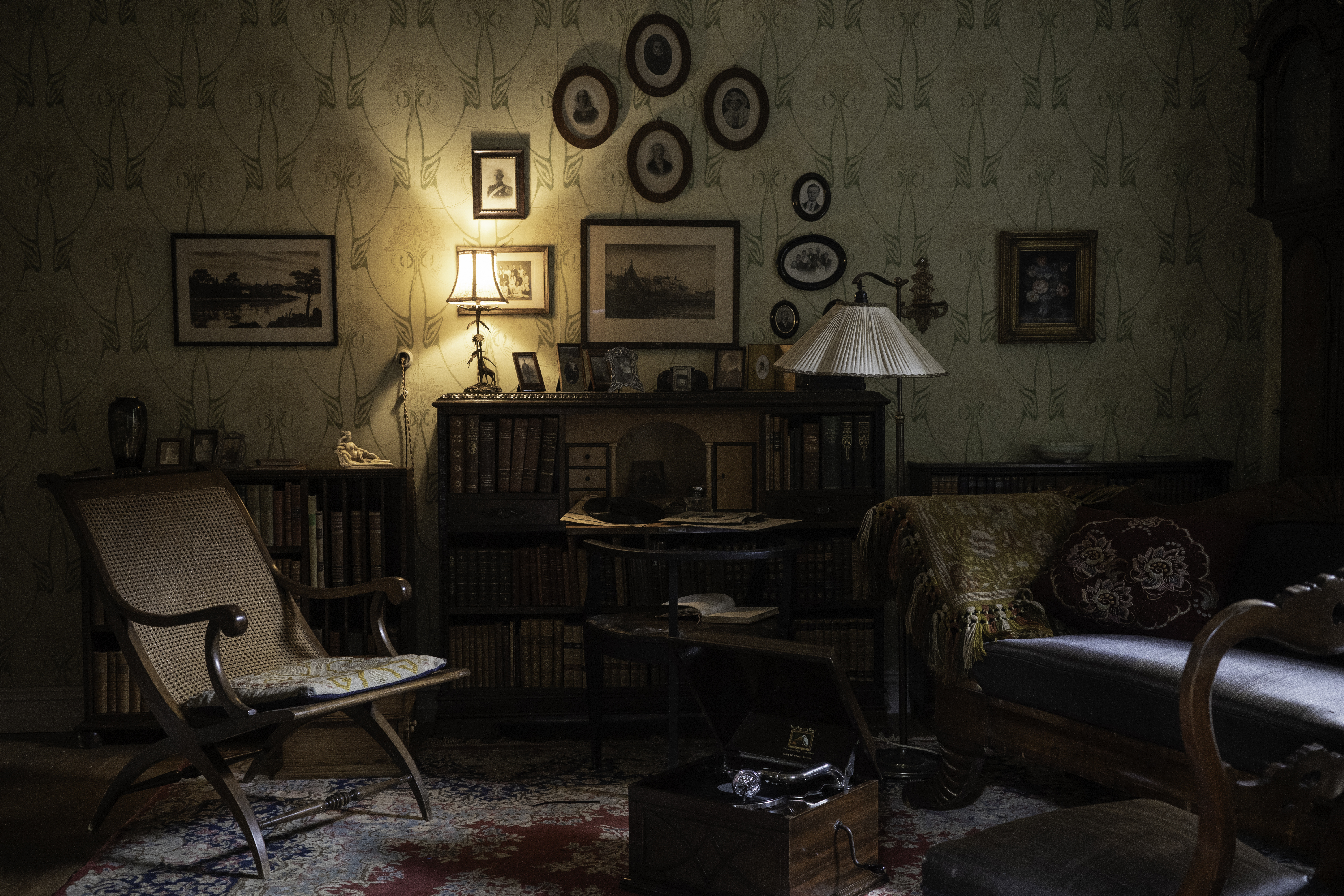 Sentimental Value home interior from the 1930s