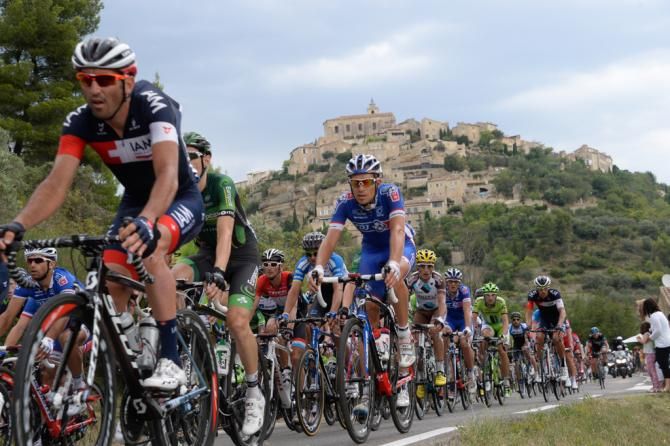 The peloton leaving Gordes behind