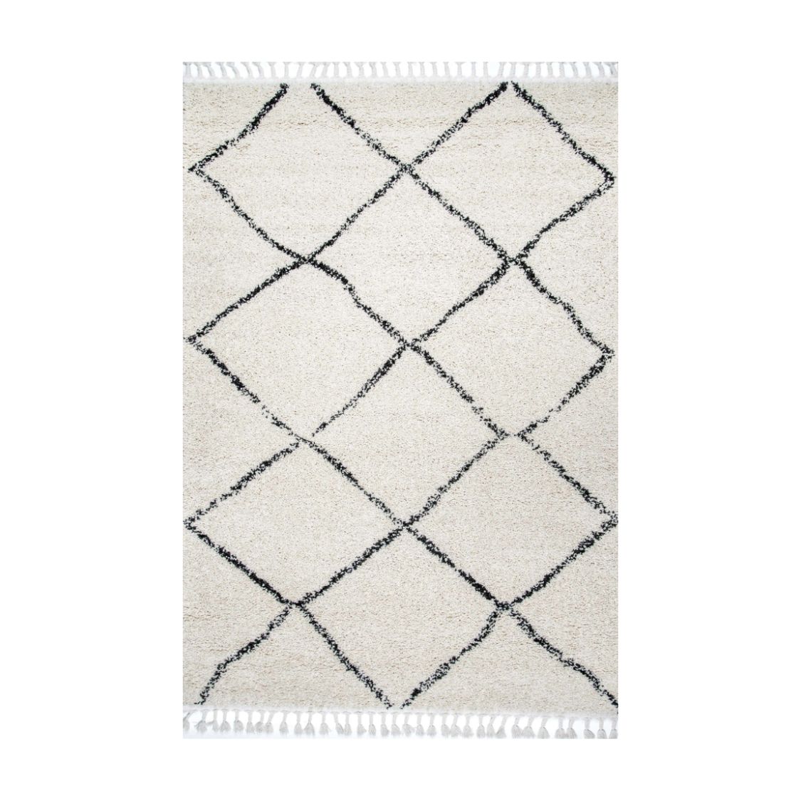 White tasseled rug with diamond pattern