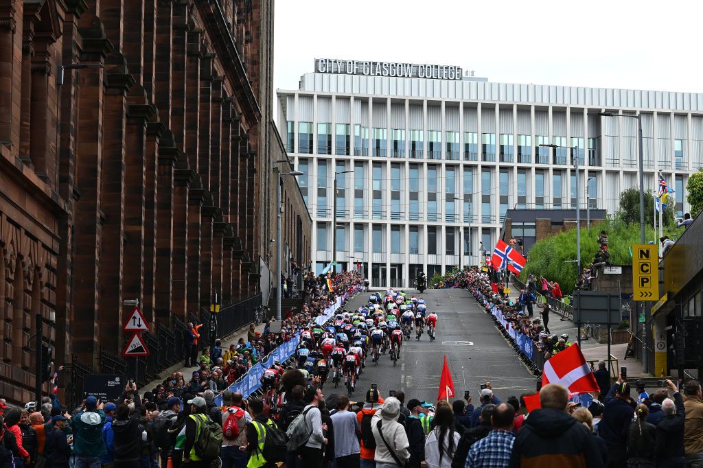 images from the Junior Men's road race at the UCI Road World Championships 2023 in Glasgow