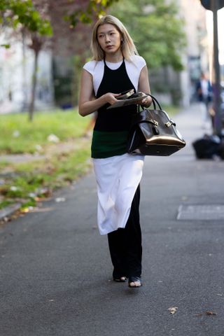 vUJKYjX63b34cM8yhh3zp3-320-80 كيف تصمم الفستان فوق اتجاه السراويل هذا الصيف